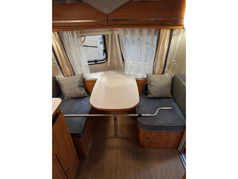 Eriba Touring 410 GT Lengte slaper zitje mover  foto: 7