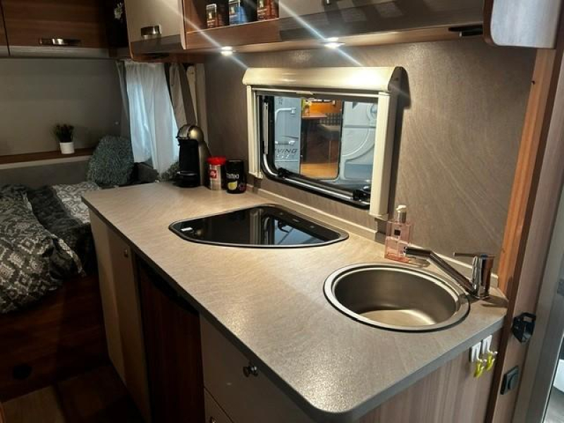 Weinsberg CaraOne Edition HOT 420 QD airco, mover, luifel  foto: 3