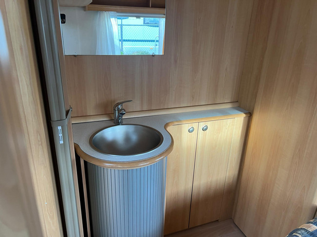 HOME-CAR Racer Spirit 45 | Fietsenrek | Voortent | Fransbed | Kachel | Dinnete foto: 20