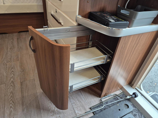 Hobby 540 UFF Nw staat. Queens bed, mover + Thule luifel foto: 12