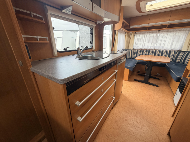 Dethleffs Camper Lifestyle 590 S Queensbed Airco tent  foto: 9