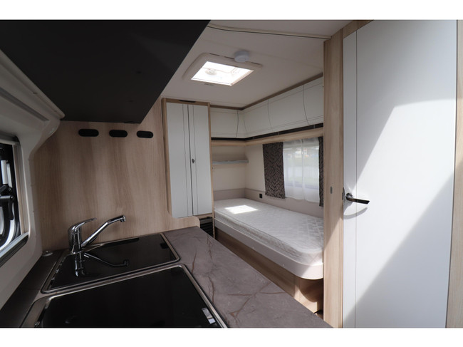 Hobby De Luxe 460 LU Autark / Enkele bedden foto: 13