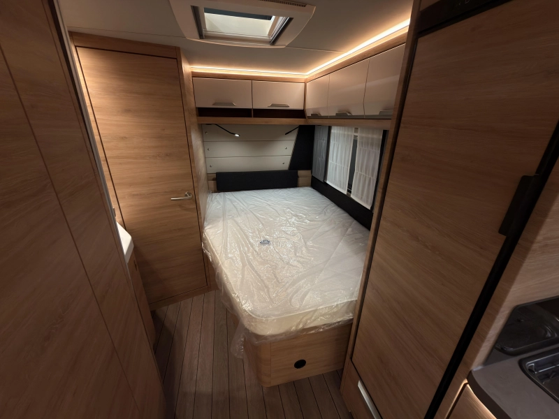Knaus Sudwind Black Selection 500 FU 1800KG+vloer+Fransbed  foto: 12