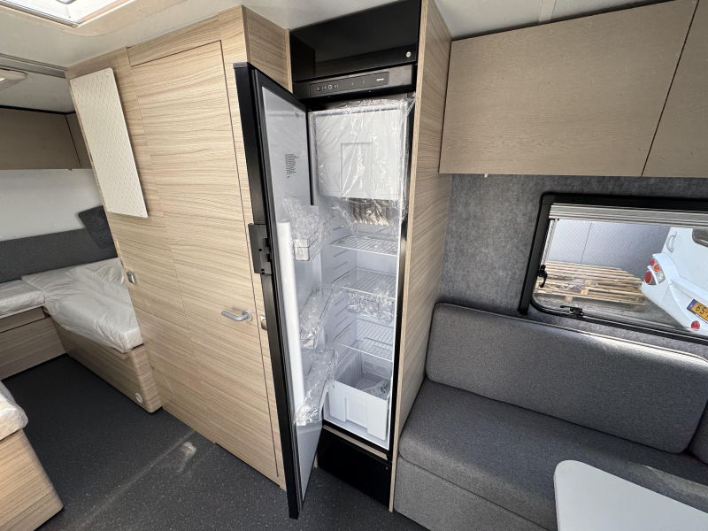 Adria Altea 502 UL 60 Year, deur met raam  foto: 11