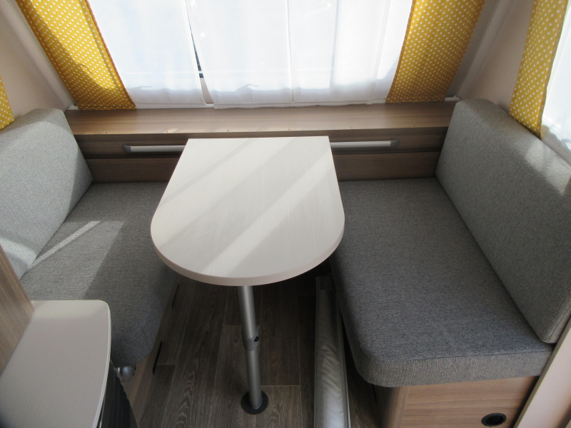 Dethleffs C'Joy Active 460 LE MET MOVER EN VOORTENT  foto: 6