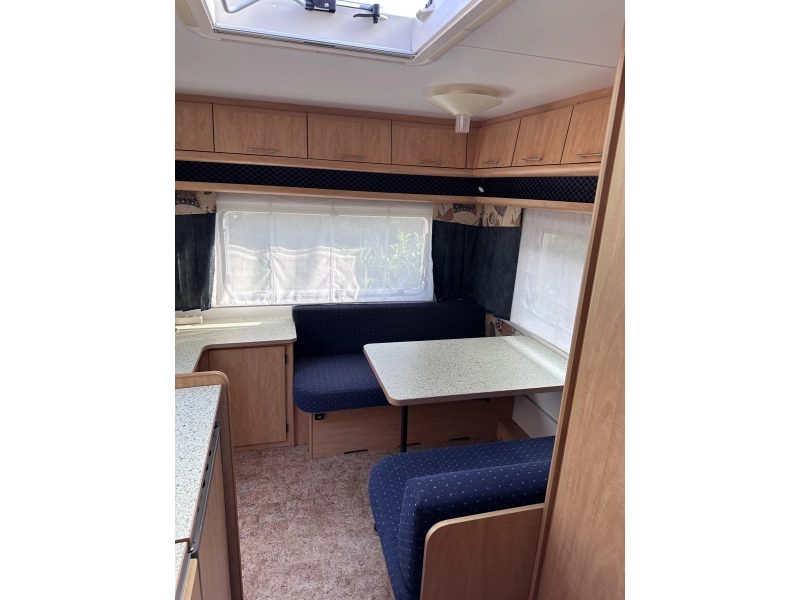 Bürstner Ventana Avantgarde 430 TN met nieuwe voortent  foto: 10