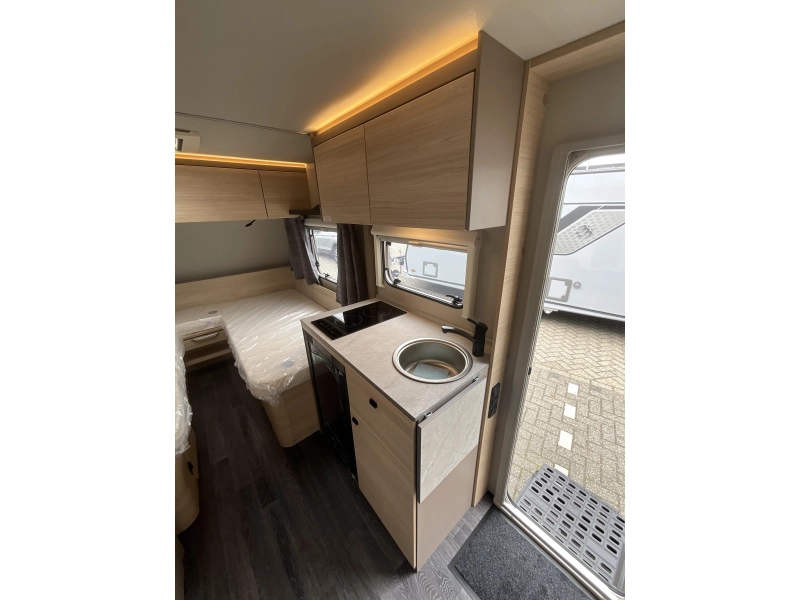 Weinsberg CaraLife 470 EU AIRCO-ENKELE BEDDEN  foto: 11