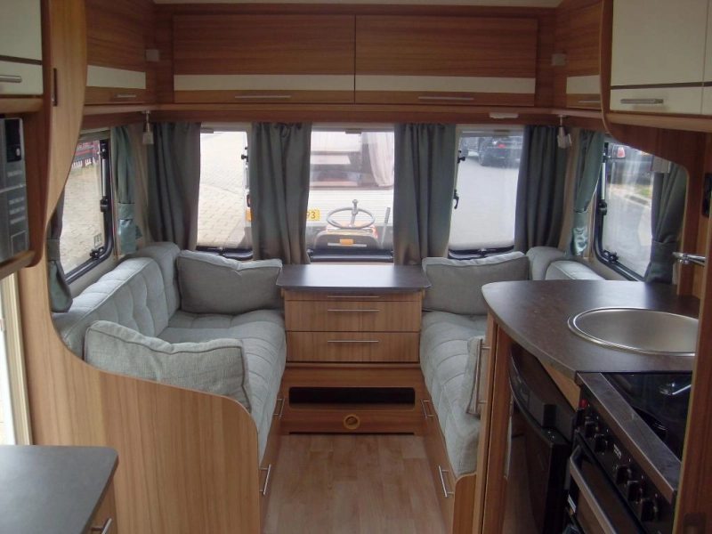 Lunar Quasar 514 met Mover en voortent  foto: 3