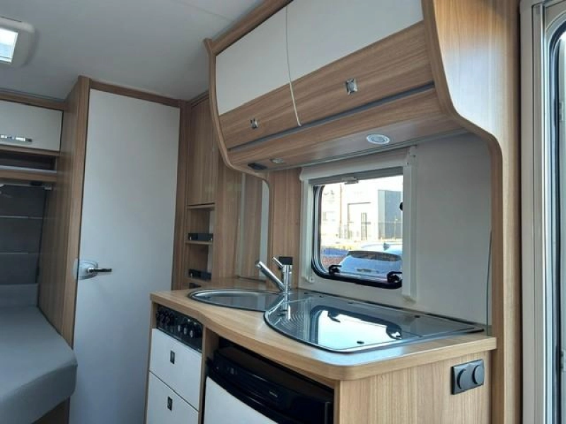 Dethleffs Camper 390 FS Mover & luifel  foto: 6