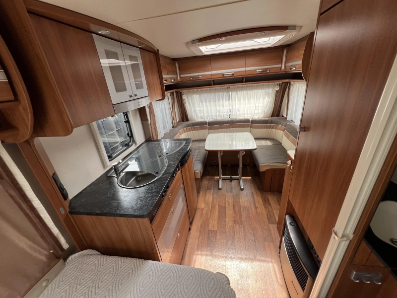Dethleffs Nomad 450 DB Mover, Voortent, Hordeur  foto: 5