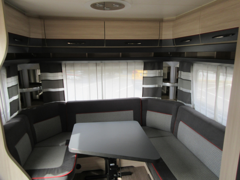 Hobby De Luxe 495 UL MET VASTE LUIFEL EN MOVER  foto: 9