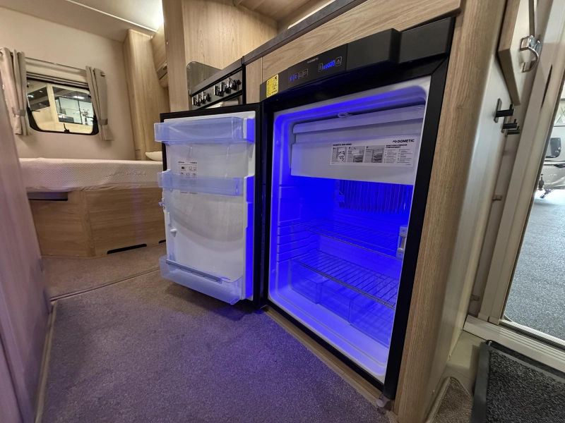 Elddis Avante 454 Queensbed/Mover/Luifel  foto: 21