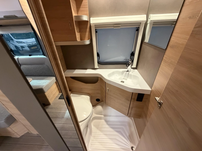 Knaus Sudwind Black Selection 500 EU enkele bedden / rondzit  foto: 9