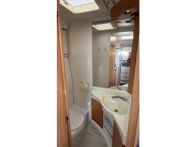 Home-Car Racer 43 AFM eindkeuken zit vast bed  foto: 7