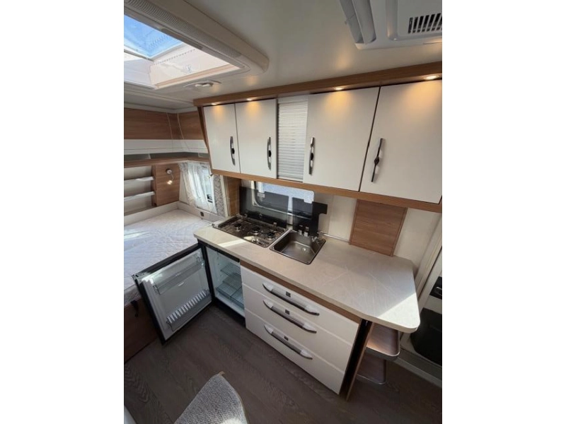 Hobby De Luxe 440 SF Incl. Airco en Voortent  foto: 14