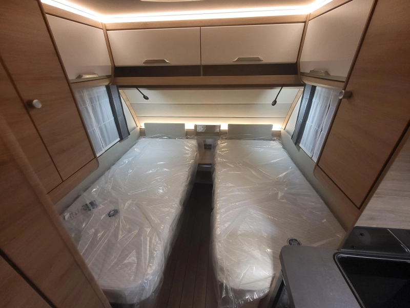 Knaus Sudwind Black Selection 460 EU mooi compleet af fabriek  foto: 18