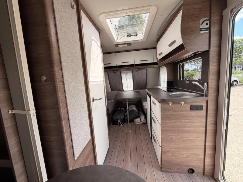 Knaus Sport Silver Selection 400 LK Voortent+Stapelbed+1300KG  foto: 7