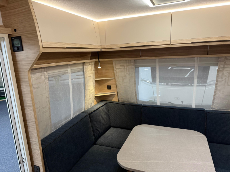 Fendt Bianco Activ 445 SFB modeljaar 2026  foto: 15