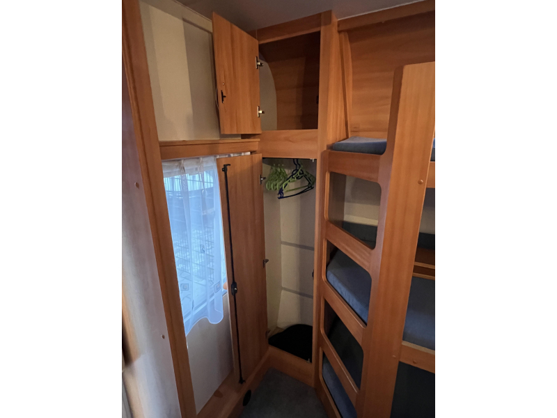 Hobby De luxe Easy 560 KMFE stapelbed zit frans  foto: 2