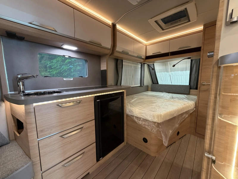Knaus Sudwind Black Selection 450 FU dakairco / fransbed  foto: 17