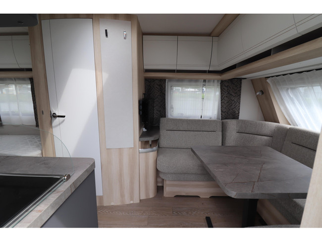 Hobby De Luxe 460 LU Autark / Enkele bedden foto: 6