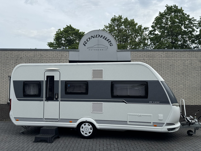 Hobby De Luxe 495 UL met enkele bedden **Mover/Fietsendrager/Zakluifel/Buitengas/2e serviceluik/1e eigenaar/Zeer nette caravan** foto: 3