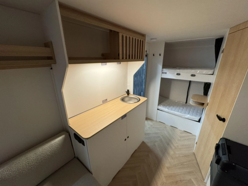 LMC E:dero 470K Openslaand voorraam  foto: 6