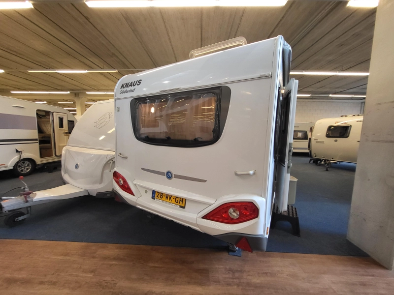 Knaus Sudwind 460 EU met zakluifel en zijwand 