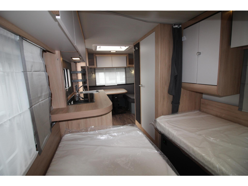Knaus Sport 460 EU Enkele bedden & GFK dak!  foto: 9