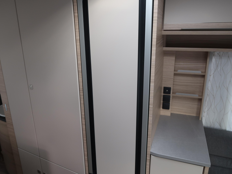 Fendt Bianco Activ 495 SFE MET MIDDEN-DWARS KEUKEN !  foto: 16