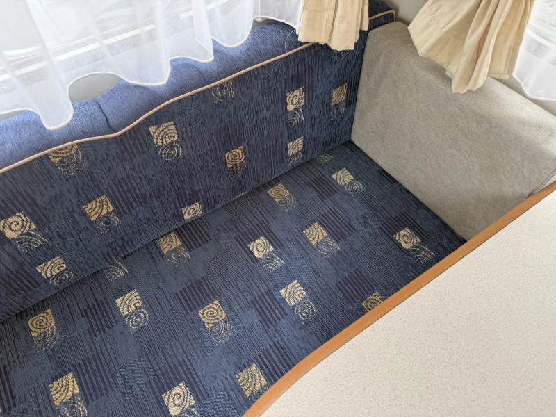 Chateau Caratt 390 + voortent 