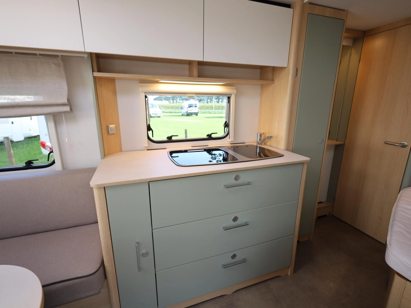 LMC Style 440 D mover | voortent | luifel  foto: 7