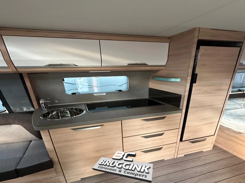 Knaus Sudwind Black Selection 500 FU Frans Bed Vloerverwarmin 