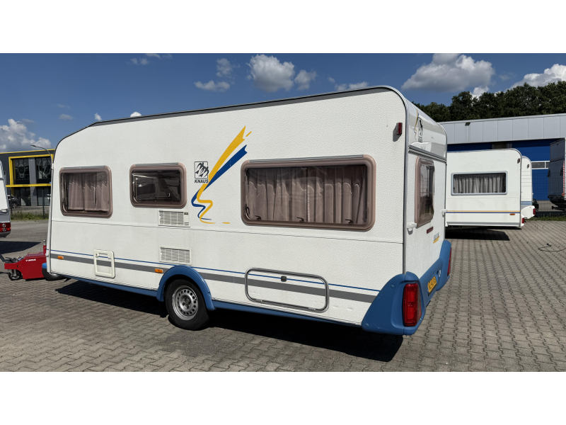 Knaus Blue Line 450 TF frans bed rondzit toilet  foto: 13