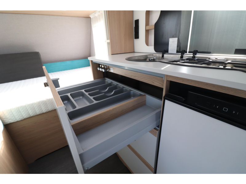 Dethleffs Aero 410 QS Dwarsbed / mover / luifel  foto: 11