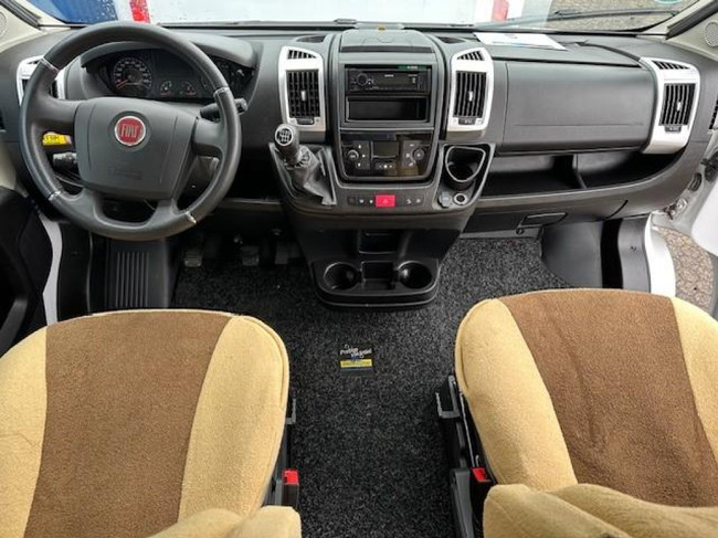 Malibu Van 640 LE LENGTE BEDDEN + TREKHAAK foto: 13