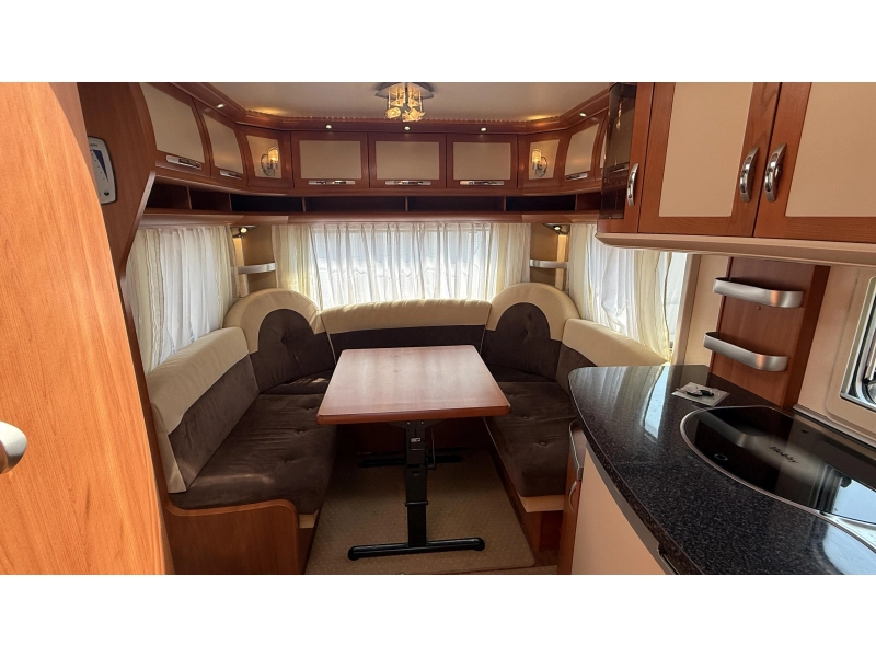 Hobby Prestige 495 UFE frans bed rondzit toilet 