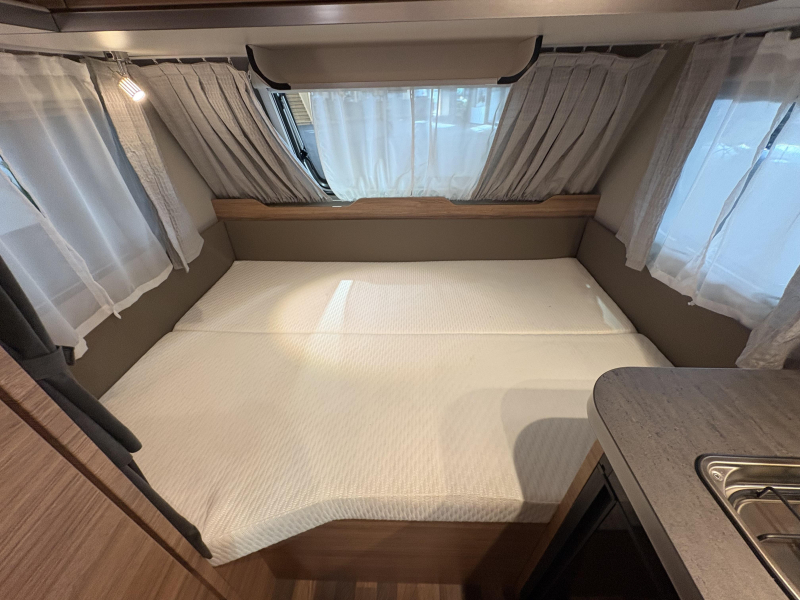 Weinsberg CaraOne Edition HOT 390 QD voortent | ex-verhuur  foto: 10