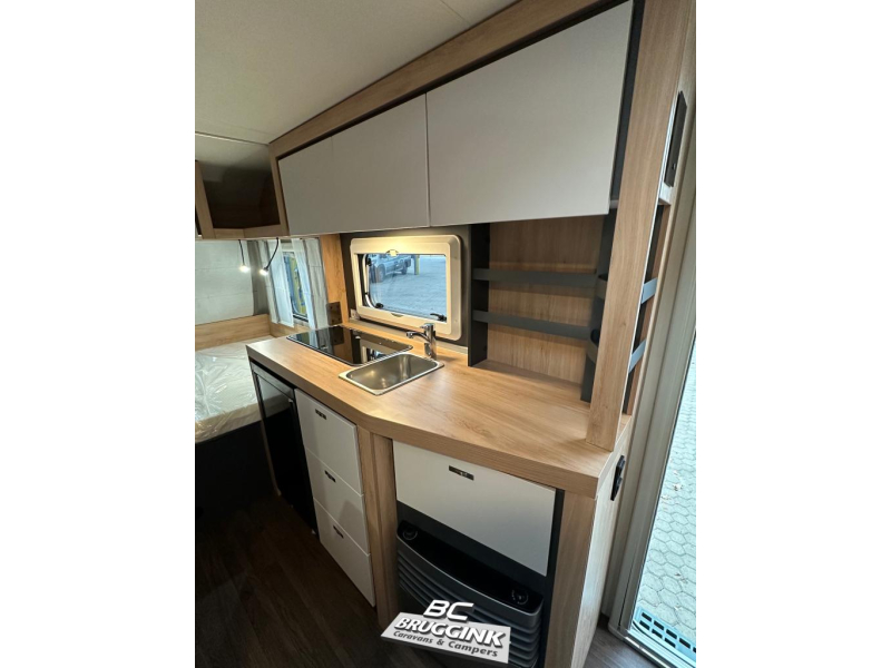 Knaus Sport 420 QD Dwars Bed 210 CM LANG!  foto: 3