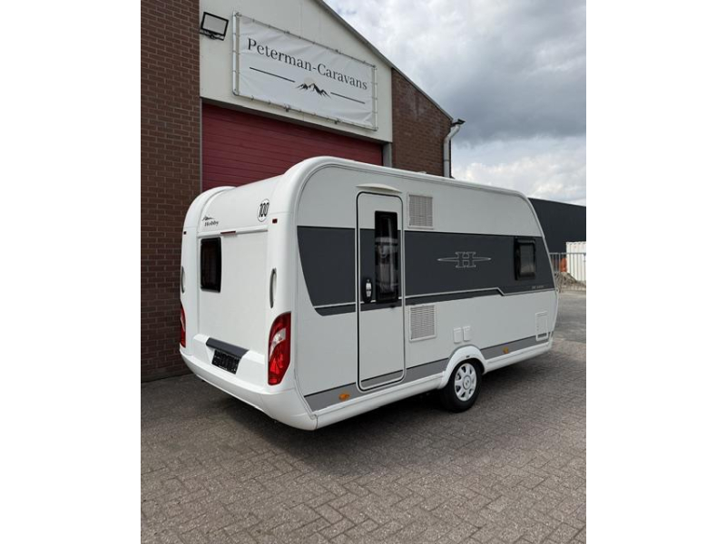 Hobby De Luxe 400 SFE Incl. Mover en Voortent  foto: 2