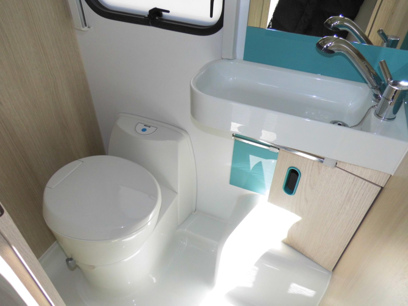 Adria Aviva 360 DD Mover, luifel!  foto: 6