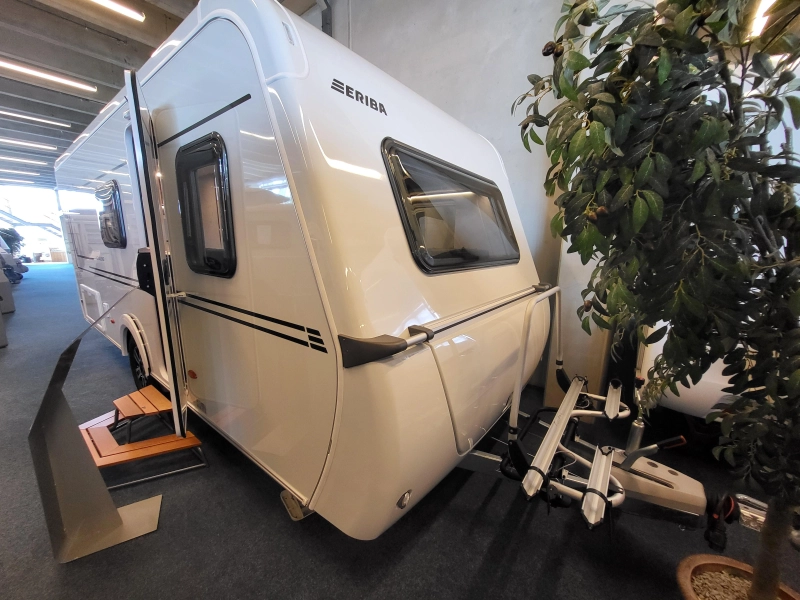 Eriba Novaline 485 af fabriek heel compleet 