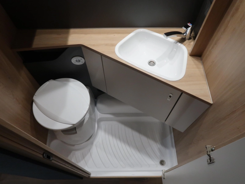Knaus Sport 460 EU ENKELE BEDDEN / RUIME ZIT  foto: 12