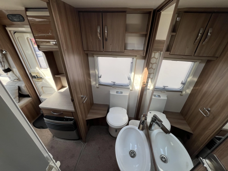 Sprite Cruzer 520 SR Mover Zakluifel Queensbed  foto: 14