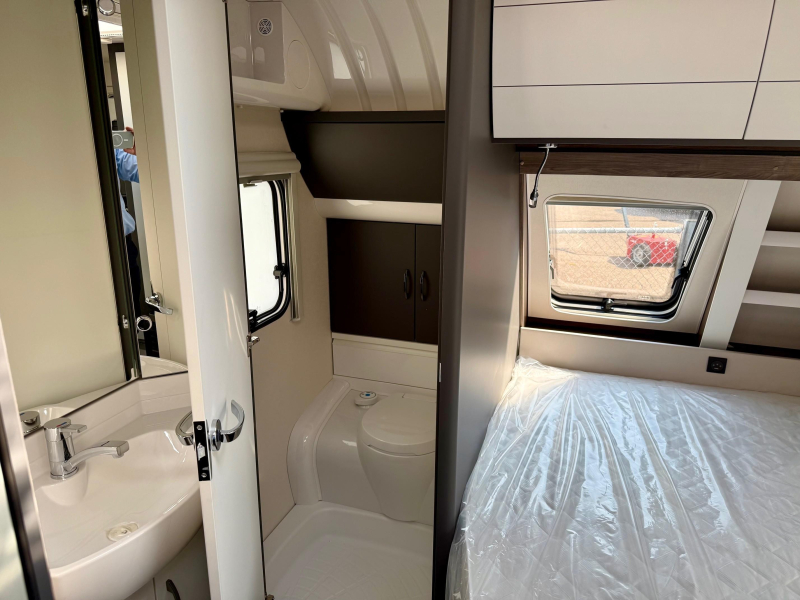 Hobby Excellent Edition 460 UFE Frans bed & rondzit!  foto: 11