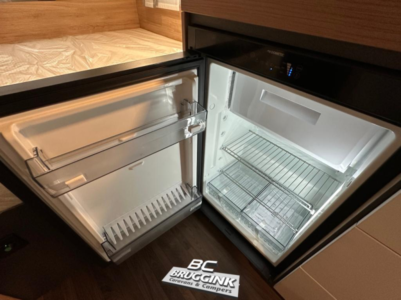 Knaus Sport 420 QD Dwars Bed 210 CM LANG!  foto: 9