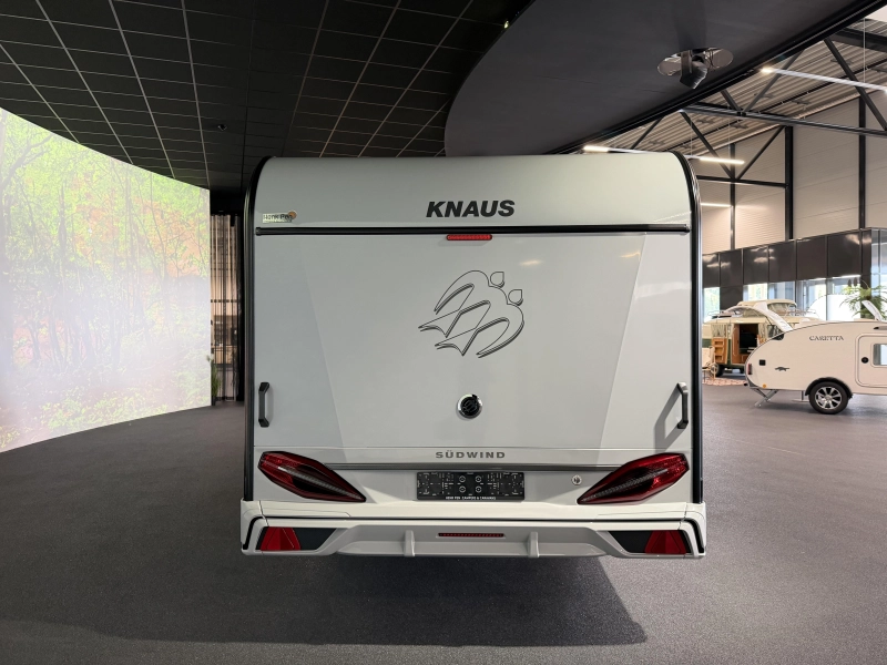 Knaus Sudwind Black Selection 500 QDK stapelbed / dwarsbed 