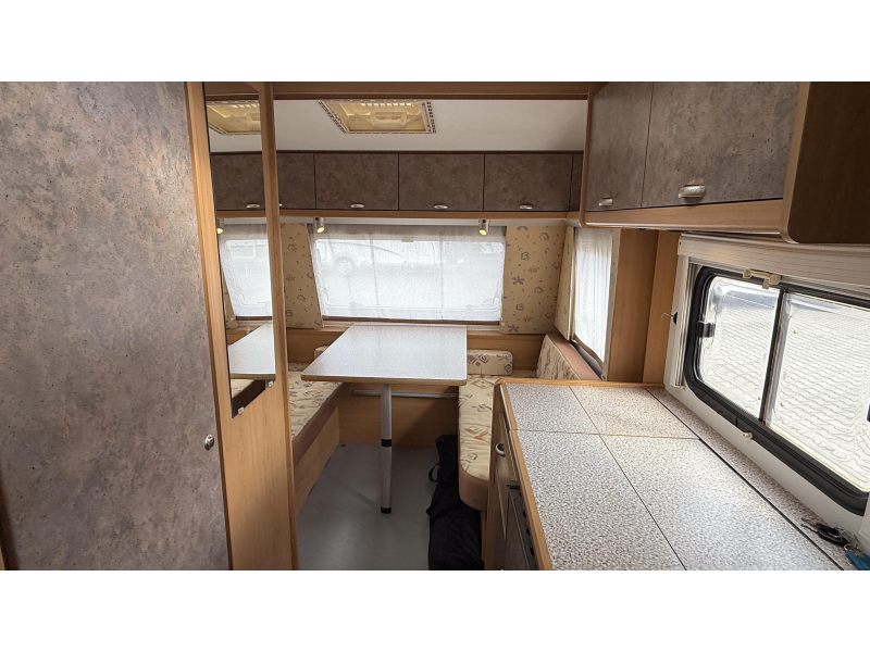 Bürstner Avanti 460 rondzit zit toilet  foto: 2