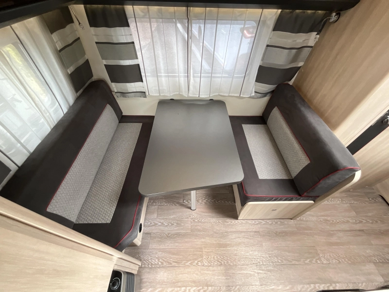 Hobby De Luxe Edition 440 SF MOVER-VOORTENT-LUIFEL 