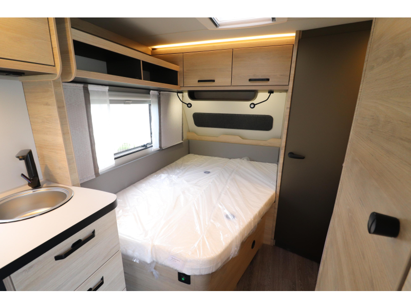 Weinsberg CaraOne Edition HOT 450 FU MODEL 2026 Frans Bed 927  foto: 9